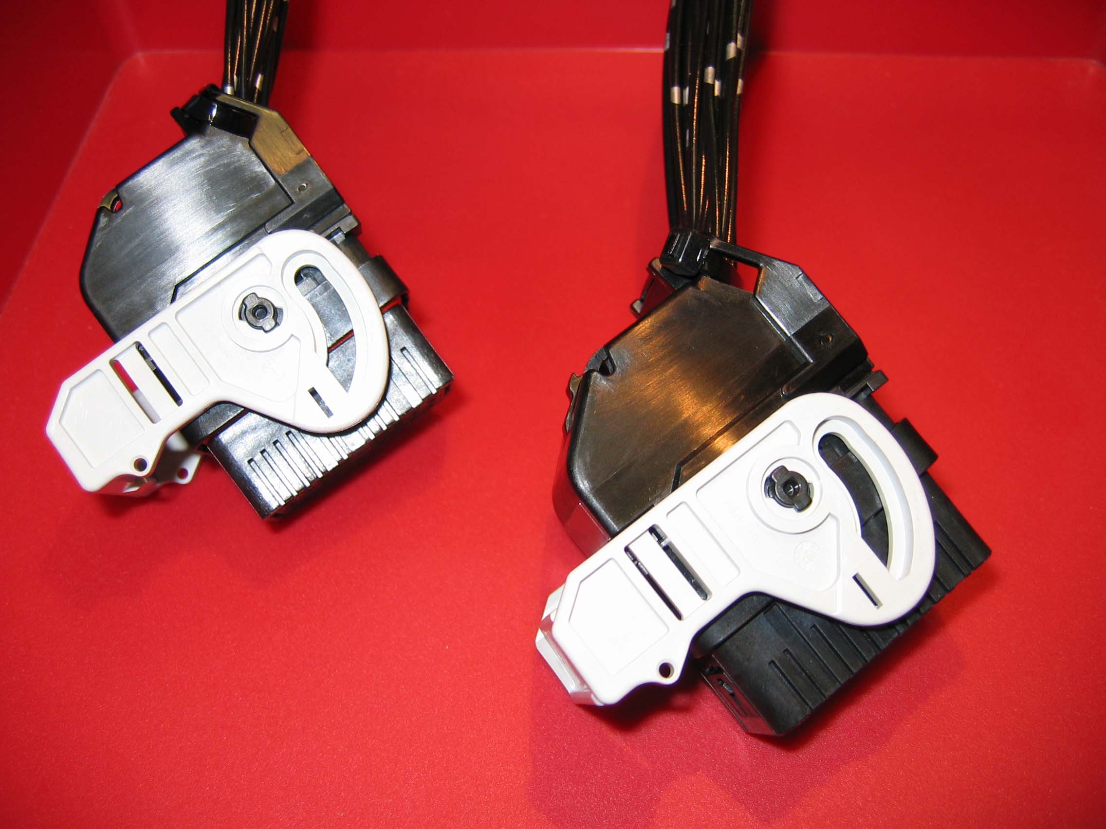 CMX密封型、 混合式、高密度、模塊化連接器係列