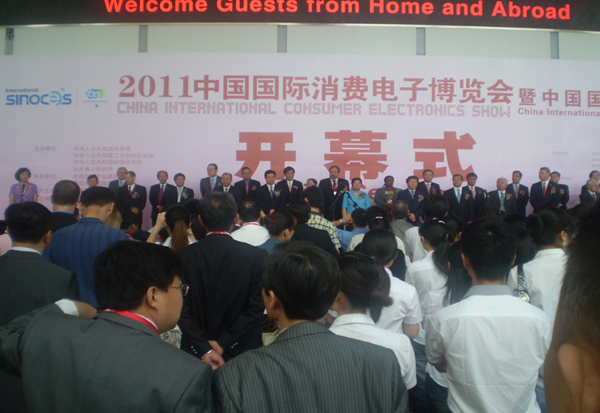 EP girl向觀眾派發Expo Pack