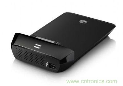 Thunderbolt高速傳輸接口可轉換成SATA接口，連接2.5寸硬盤產品