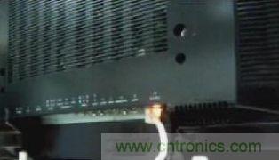 中線和地線互相接錯，產生打火的情況