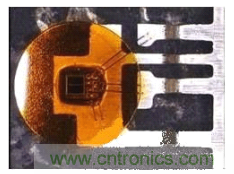 圖2：對於車用級R2Coupler產品如ACPL-M43T光電耦合器，Avago使用雙線強化關鍵功能連接