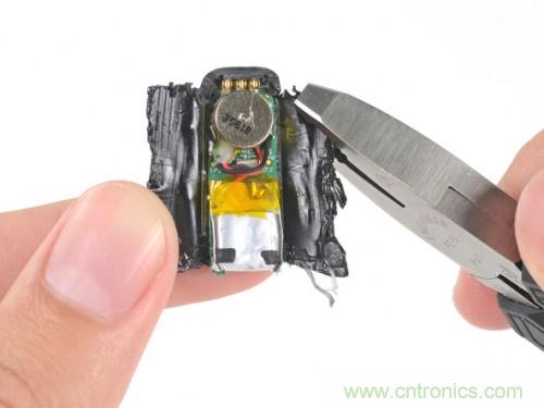 割開塑料管道，剝離