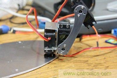 DIY：自製無線控製機器人