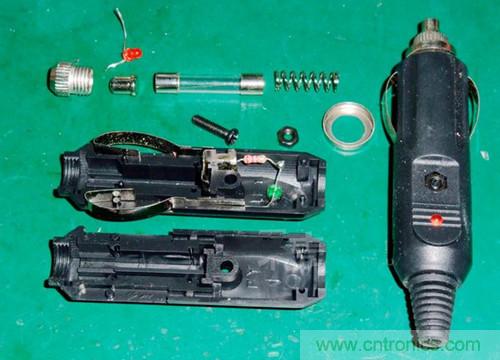 DIY：自製安全高效車用手機充電器