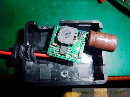 DIY：自製安全高效車用手機充電器