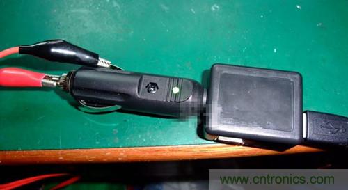 DIY：自製安全高效車用手機充電器
