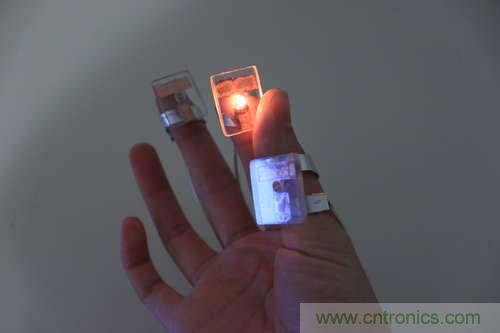 LED多點觸控手套DIY：把各部分焊接起來，測試