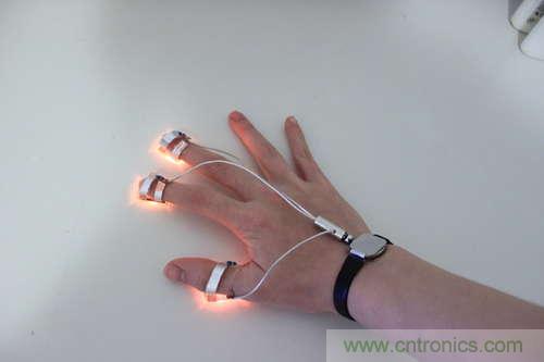 LED多點觸控手套DIY：把各部分焊接起來，測試