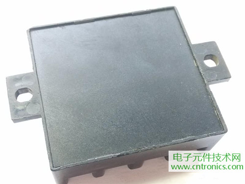 漏電保護器拆解：結構有差異，做工不錯