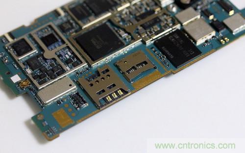 拆解4G新機索尼M35t：用料十足，易於維修