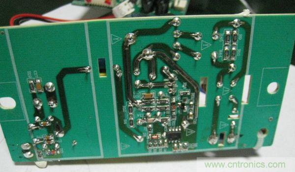 背麵還有貼片元件