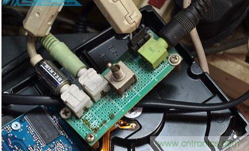 DIY：自製超炫音頻分配器，實現音箱共用