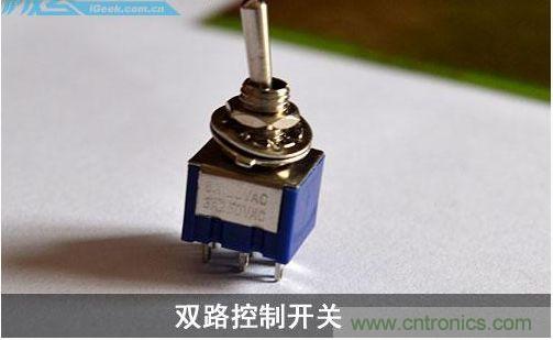 DIY：自製超炫音頻分配器，實現音箱共用