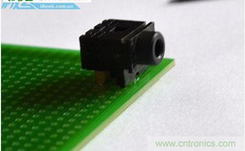 DIY：自製超炫音頻分配器，實現音箱共用