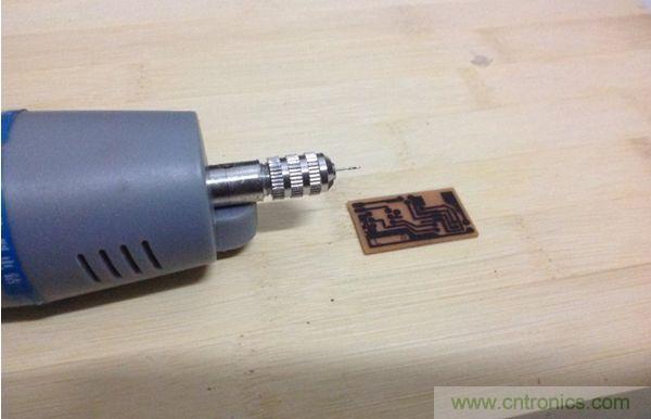 最細鑽頭，透光檢查