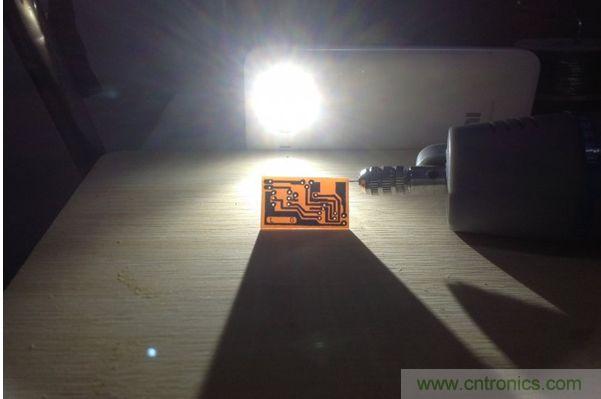 最細鑽頭，透光檢查