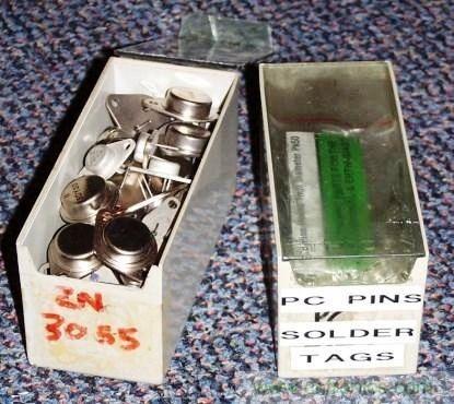 原本是裝醫療用具的塑膠盒，也很適合收納電子零件