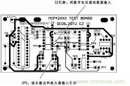 這是對圖2所suo示shi電dian路lu的de第di一yi次ci布bu線xian嚐chang試shi。此ci配pei置zhi在zai模mo擬ni線xian路lu上shang產chan生sheng不bu規gui律lv的de噪zao聲sheng，這zhe是shi因yin為wei在zai特te定ding數shu字zi走zou線xian上shang的de數shu據ju輸shu入ru碼ma隨sui著zhe數shu字zi電dian位wei器qi的de編bian程cheng需xu求qiu而er改gai變bian。