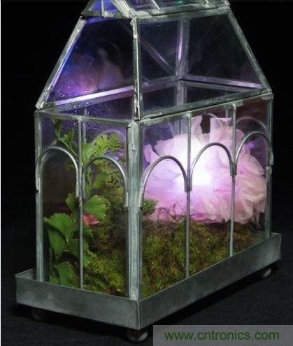 當傳感器讀到的數值低於閾值，則LED會閃爍紅光