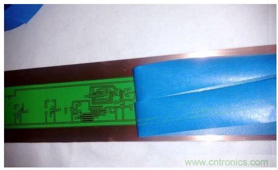 撕掉膠帶就能帶走多餘的密封材料