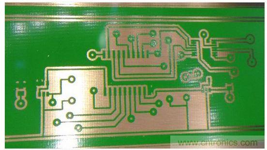在遮蔽膠帶撕掉後