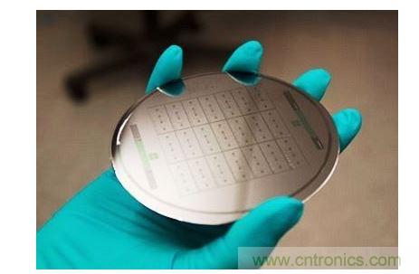 一片4英寸晶圓能製作24顆人工心髒芯片