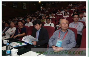 圖6：哈爾濱工業大學教授楊孝宗和蘇州納米技術與仿真研究所博導張鋌等專家坐鎮2015中國創客論壇，為中國創新加油！