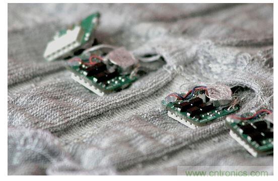 帶有LRA製動器的衣服