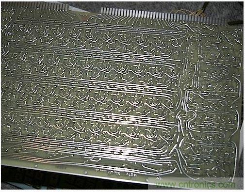 拆解也懷舊，讓人驚歎的古董級可編程科學計算器 from 1966