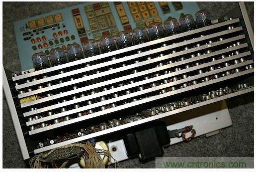 拆解也懷舊，讓人驚歎的古董級可編程科學計算器 from 1966