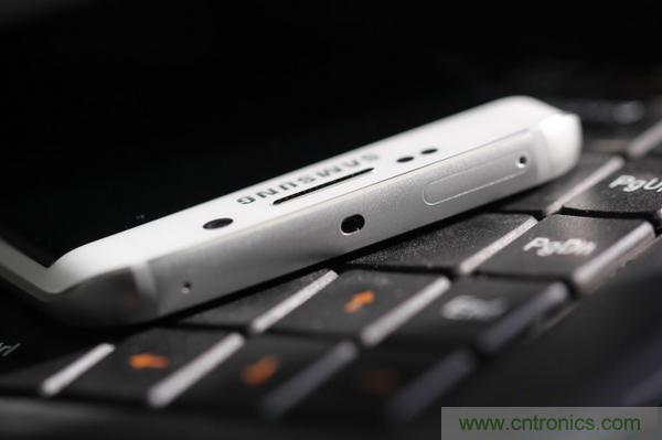 三星S6 Edge+拆解：比S6 Edge加在哪裏？