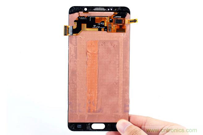 Galaxy Note5拆解，與S係列差距日漸模糊