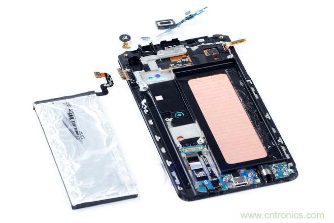 Galaxy Note5拆解，與S係列差距日漸模糊
