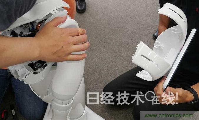 拆解筆記本不過癮，那就來拆拆日本情感機器人吧！