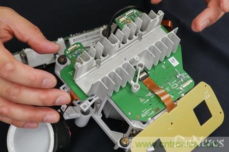 拆解筆記本不過癮，那就來拆拆日本情感機器人吧！