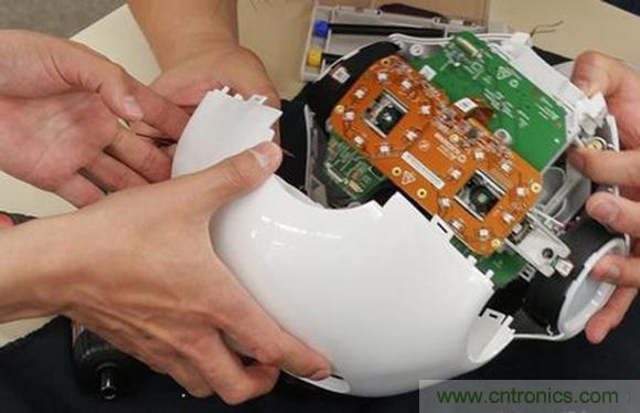 拆解筆記本不過癮，那就來拆拆日本情感機器人吧！