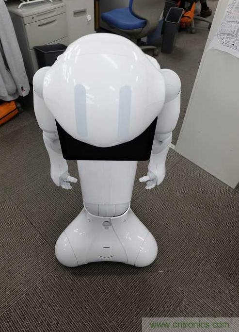 拆解筆記本不過癮，那就來拆拆日本情感機器人吧！