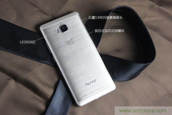 2015年9款千元智能手機橫評：誰才是紅海霸主？