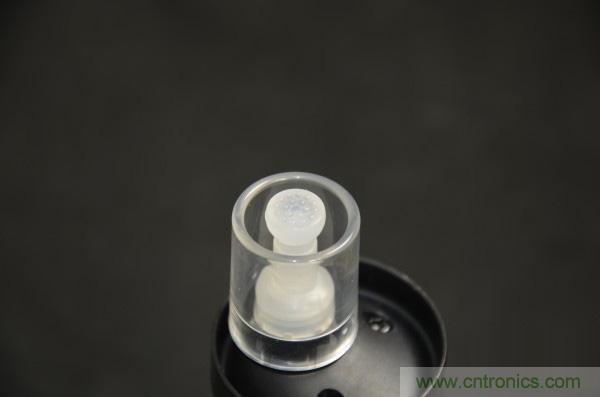 隻有奶瓶大小的閃電去漬小神器 &mdash;&mdash;海爾咕咚手持式洗衣機