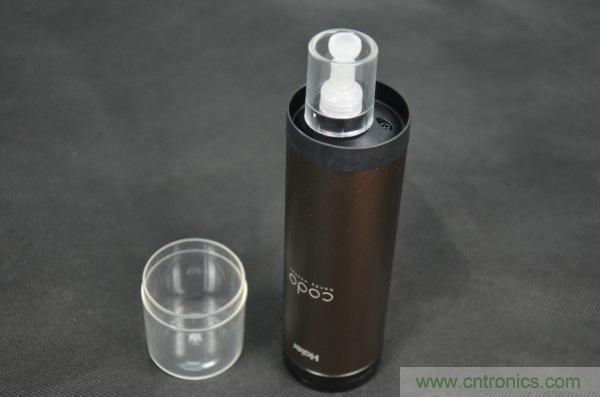 隻有奶瓶大小的閃電去漬小神器 &mdash;&mdash;海爾咕咚手持式洗衣機