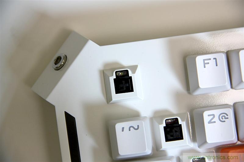 曾經的網吧統治者&mdash;雙飛燕血手幽靈機械鍵盤，真世界最快？