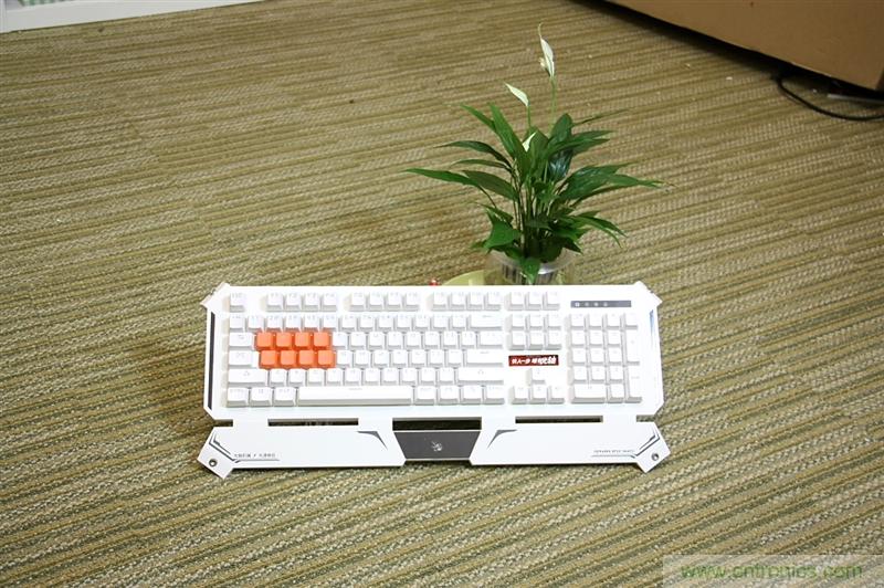 曾經的網吧統治者&mdash;雙飛燕血手幽靈機械鍵盤，真世界最快？