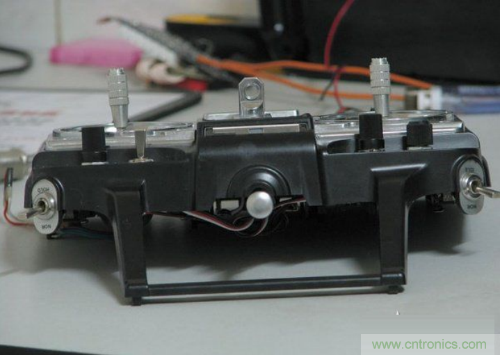 無人機 DIY 製作全過程，酷得不要不要的！