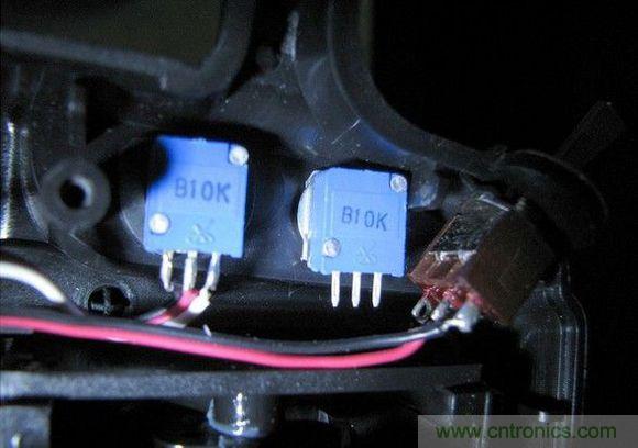 無人機 DIY 製作全過程，酷得不要不要的！