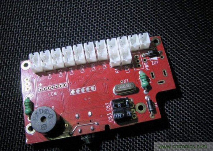 無人機 DIY 製作全過程，酷得不要不要的！