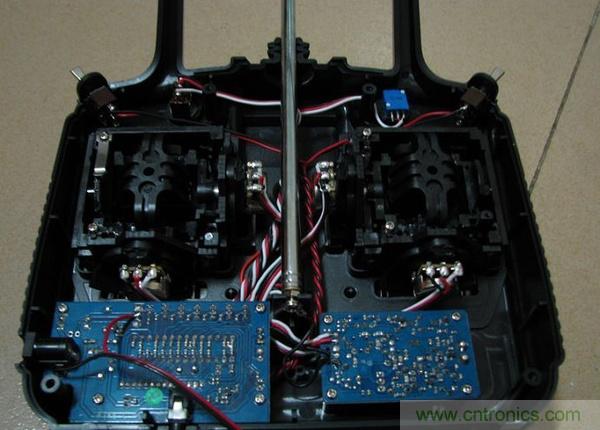 無人機 DIY 製作全過程，酷得不要不要的！