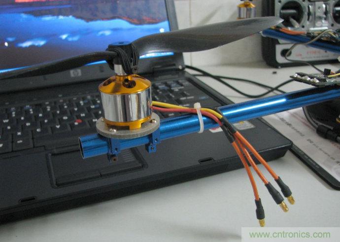 無人機 DIY 製作全過程，酷得不要不要的！