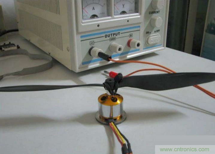 無人機 DIY 製作全過程，酷得不要不要的！