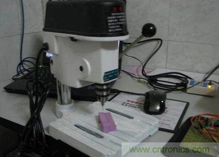 無人機 DIY 製作全過程，酷得不要不要的！