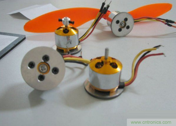 無人機 DIY 製作全過程，酷得不要不要的！